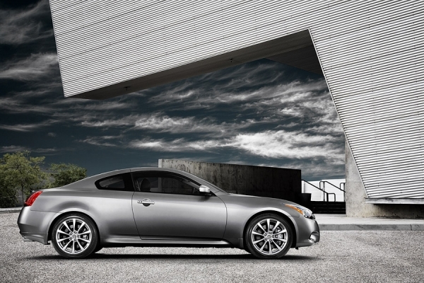Photograph Scott Dukes Infiniti G37s on One Eyeland